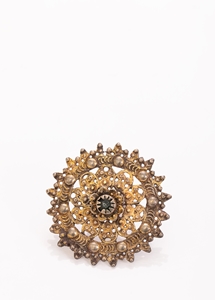 UNIQUE RING WITH A BAROQUE BROOCHE