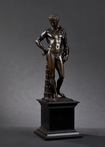 PAIR OF BRONZES AFTER THE ANTIQUE  VENUS MEDICI AND BELVEDERE ANTINOUS AFTER FRANCOIS DUQUESNOY (1597- 1643) CIRCA 1700 