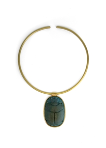 UNIQUE PENDANT WITH AN EGYPTIAN LATE PERIOD BLUE SCARAB 