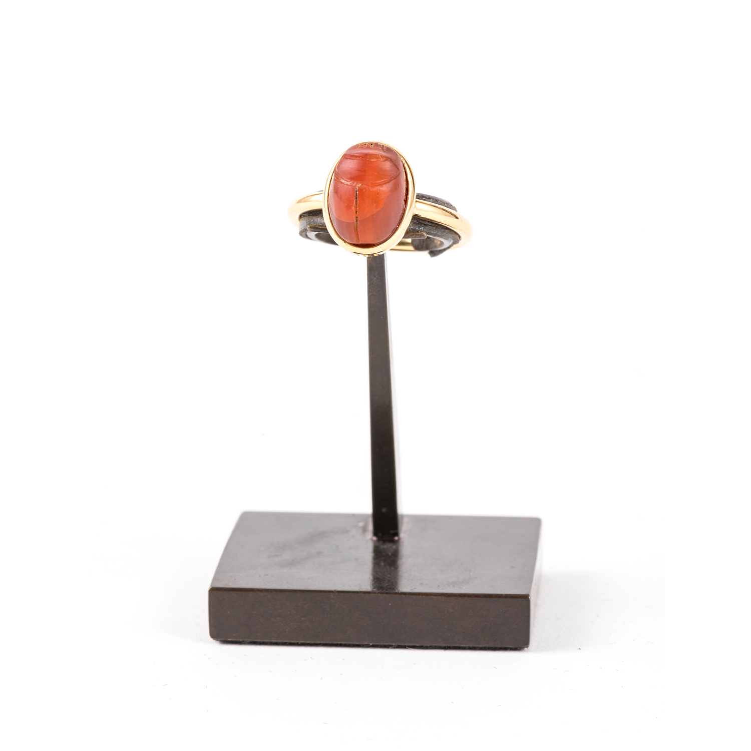 UNIQUE RING WITH A DYNASTIC EGYPTIAN CARNELIAN SCARAB 